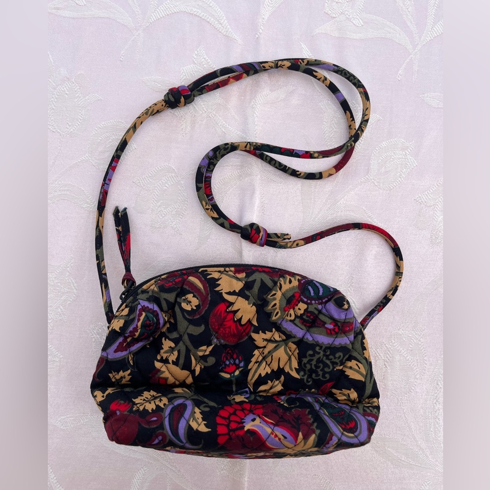 Vera Bradley small shoulder bag Black Paisley w Pink; Material Straps